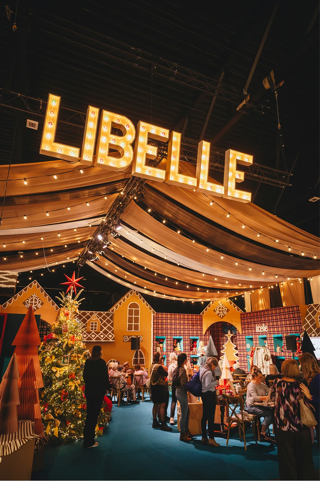 Verlicht Libelle-podium in de Brabanthallen